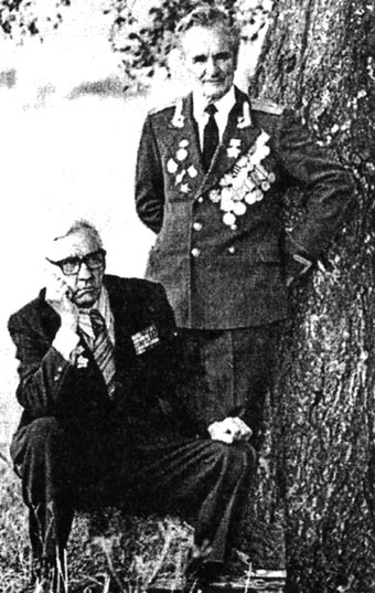 З.Г.Колобанов (стоит) и А.М.Усов