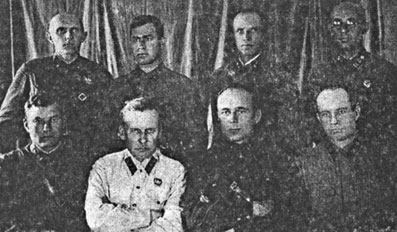 Слушатели 1-й группы АКУКСа (июль 1935 г., Москва). В первом ряду (слева направо): второй - нач. курсов К.А.Стуцка (репрессирован), его заместитель Алферьев, руководитель основного цикла М.П.Сафир